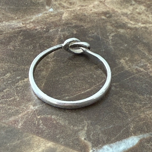 Love knot ring - Picture 4 of 5